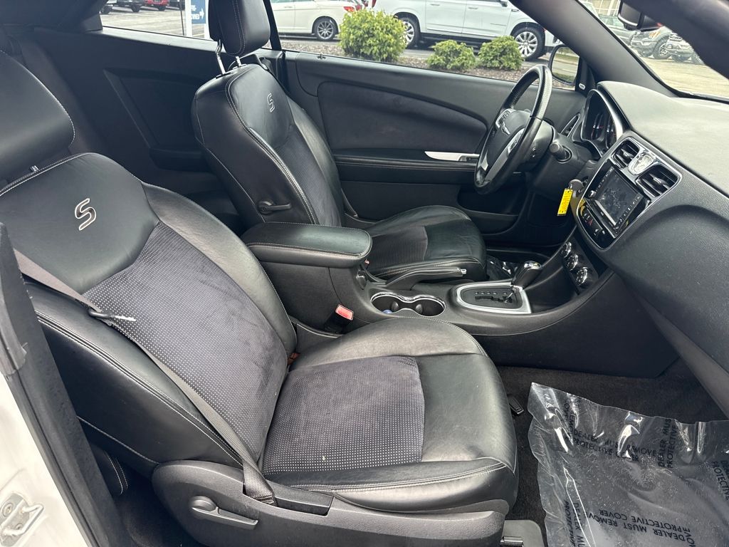 2012 Chrysler 200 S photo 10