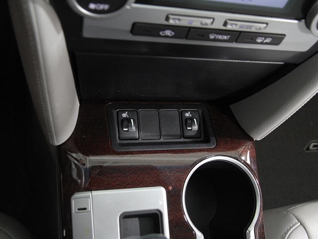 2014 Toyota Camry XLE V6 photo 16