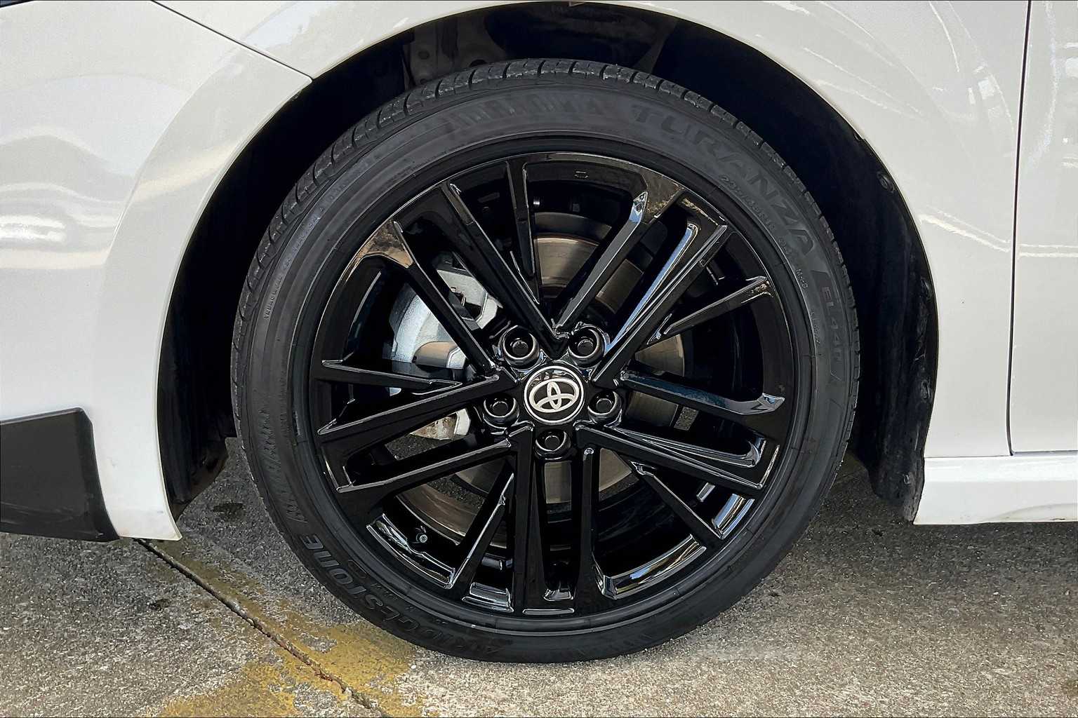 2025 Toyota Camry SE photo 9