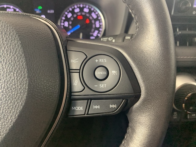 2021 Toyota RAV4 Hybrid XLE photo 16