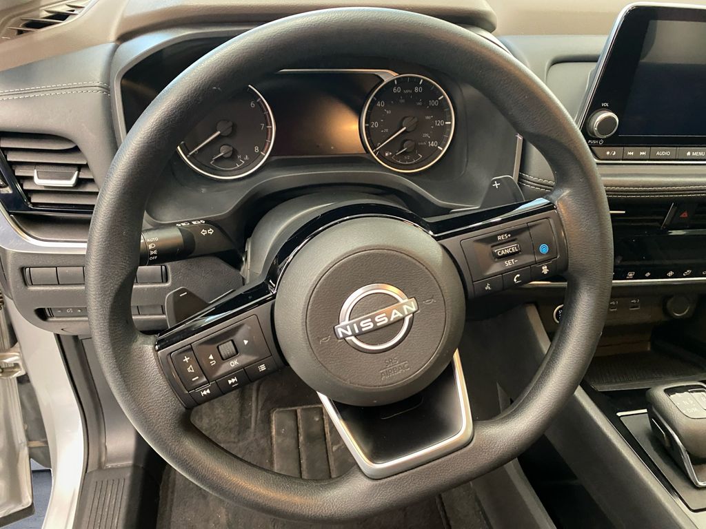 2022 Nissan Rogue SV photo 9