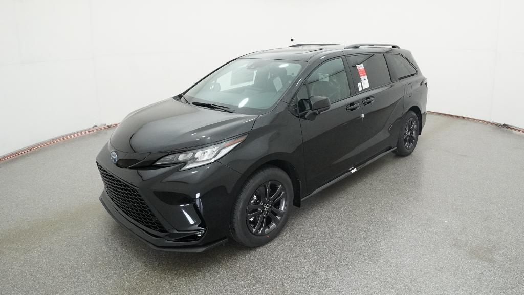 2025 Toyota Sienna XSE's photo