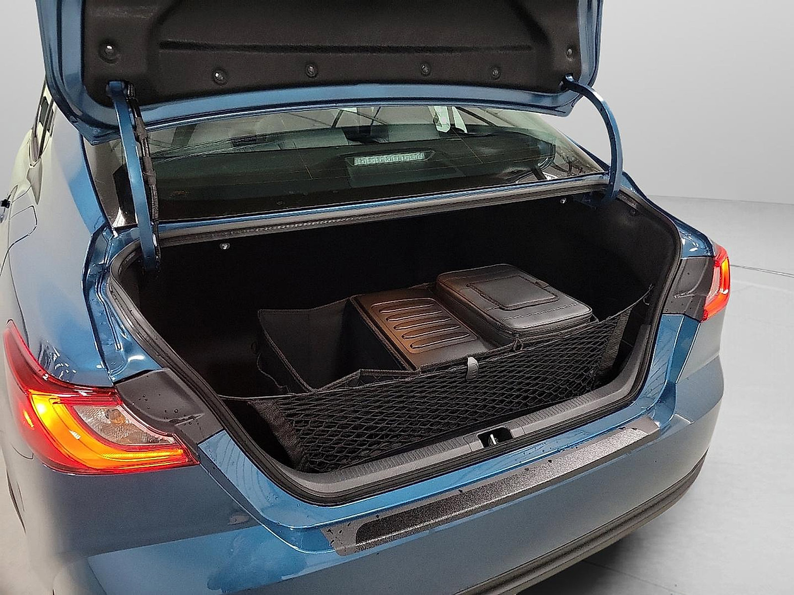 2025 Toyota Camry LE photo 6