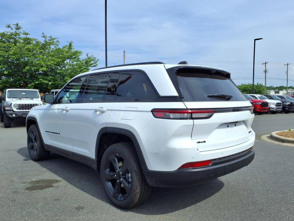 2025 Jeep Grand Cherokee Limited photo 11