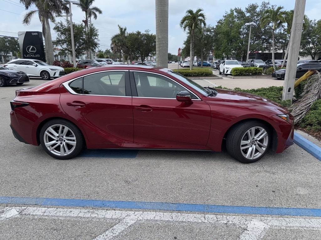 2023 Lexus IS 300 photo 4