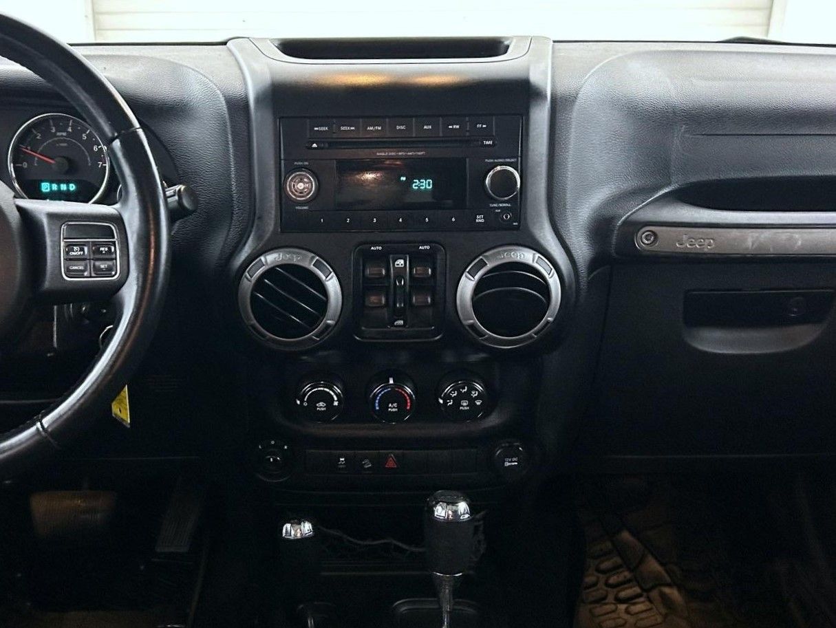 2013 Jeep Wrangler Unlimited Sport photo 11