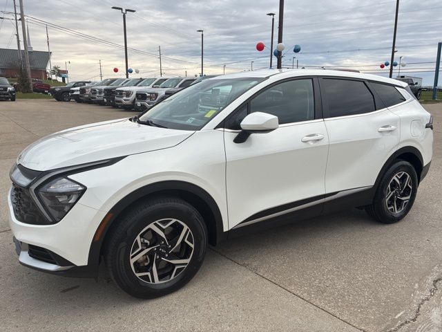 2023 Kia Sportage LX photo 3