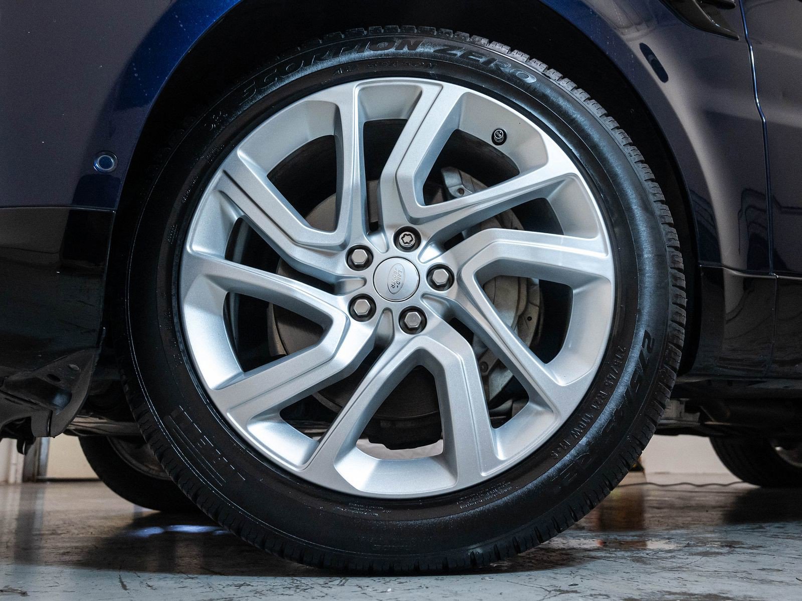 2019 Land Rover Range Rover Sport HSE photo 4