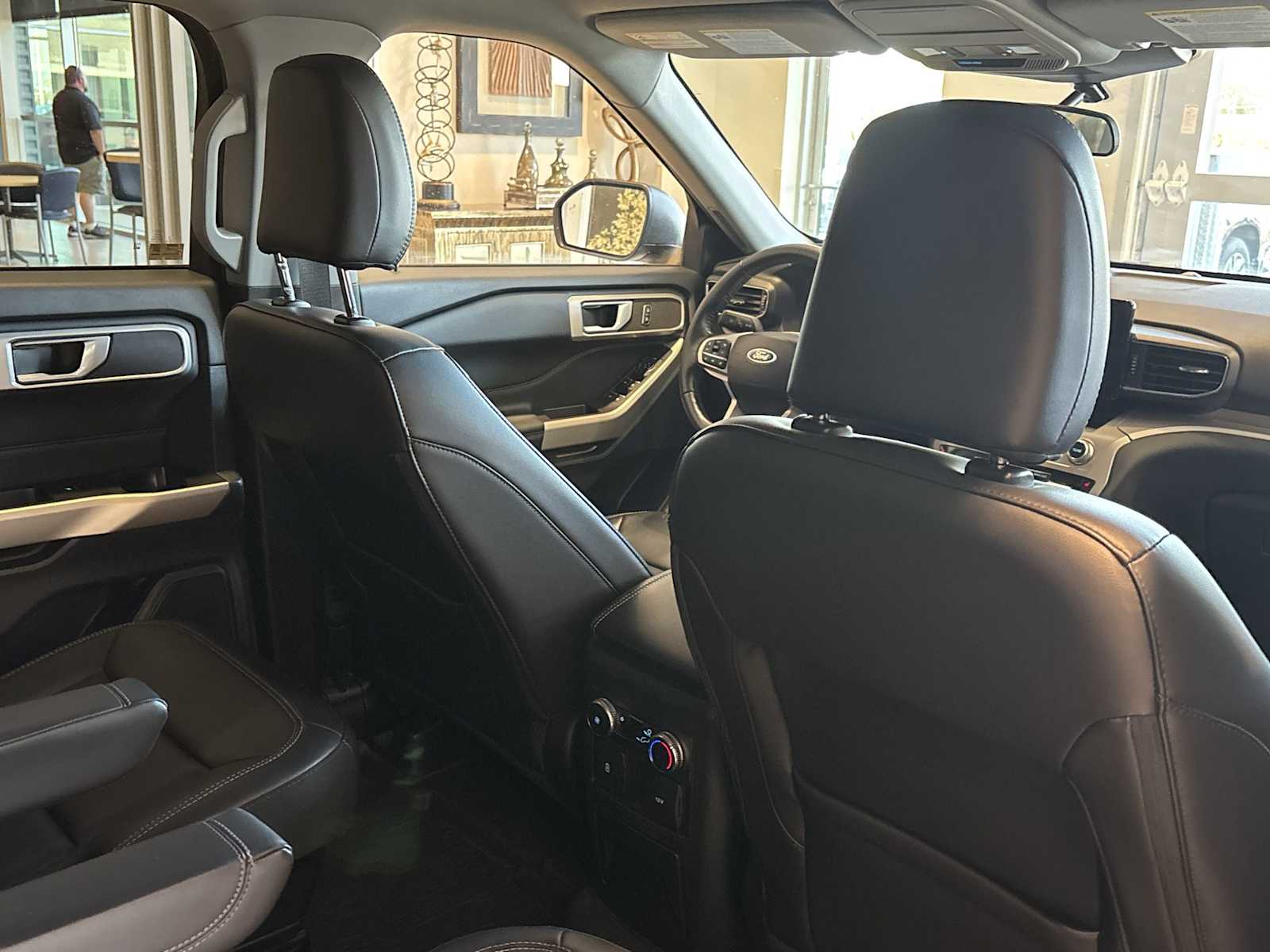 2023 Ford Explorer XLT photo 23