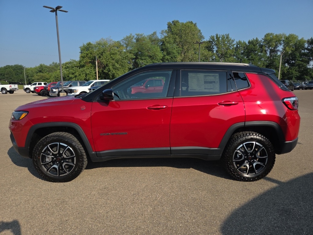 2025 Jeep Compass Trailhawk photo 2
