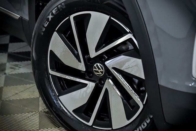 2025 Volkswagen Atlas SEL photo 4