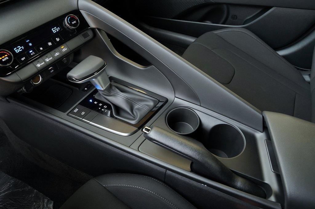 2025 Hyundai Elantra SEL Sport photo 18