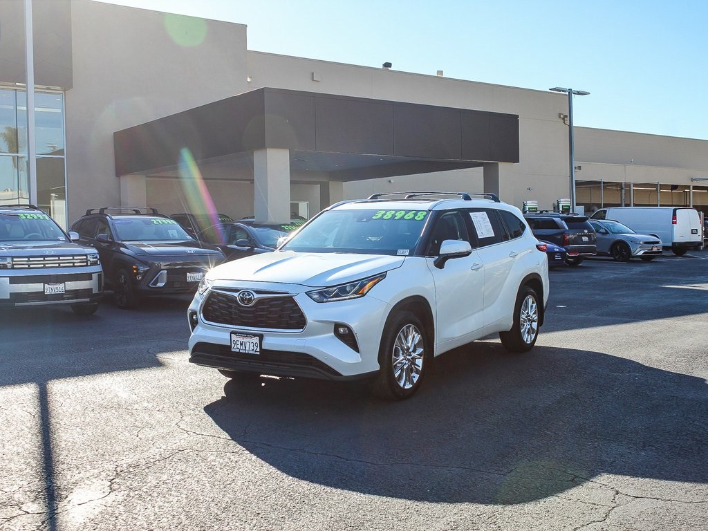 2023 Toyota Highlander Limited photo 3