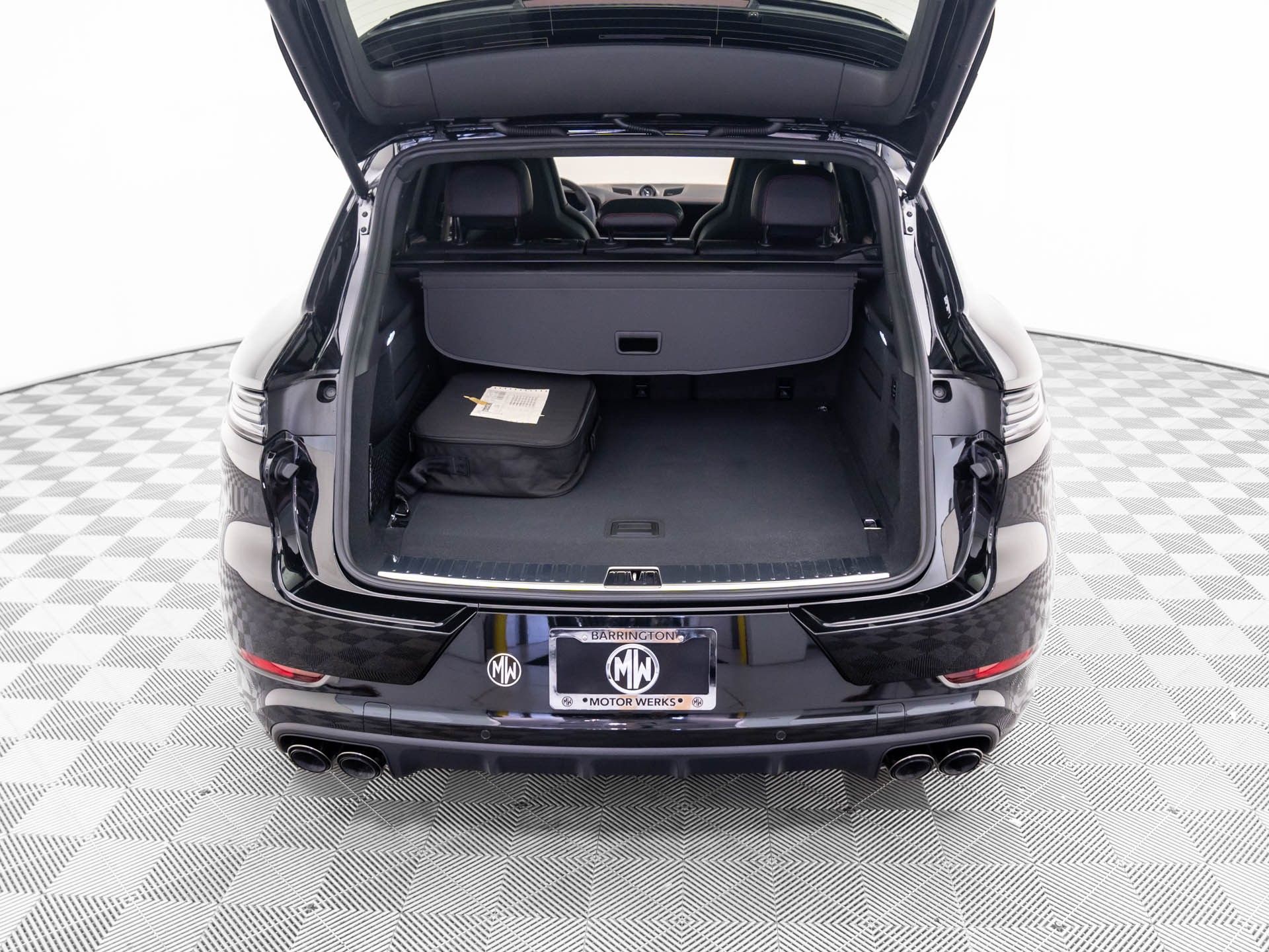 2025 Porsche Cayenne E-Hybrid Turbo photo 27