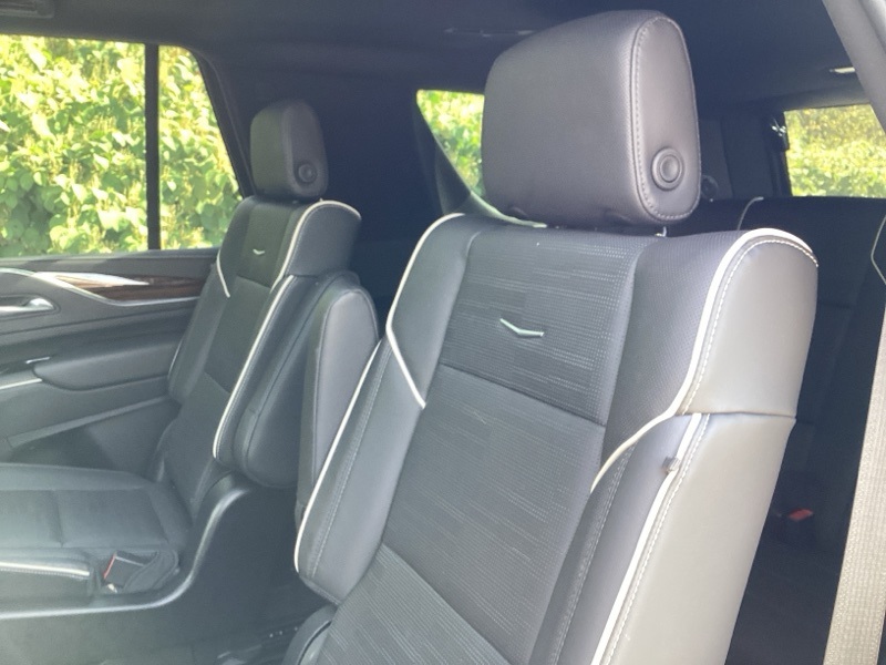 2023 Cadillac Escalade Premium Luxury photo 12