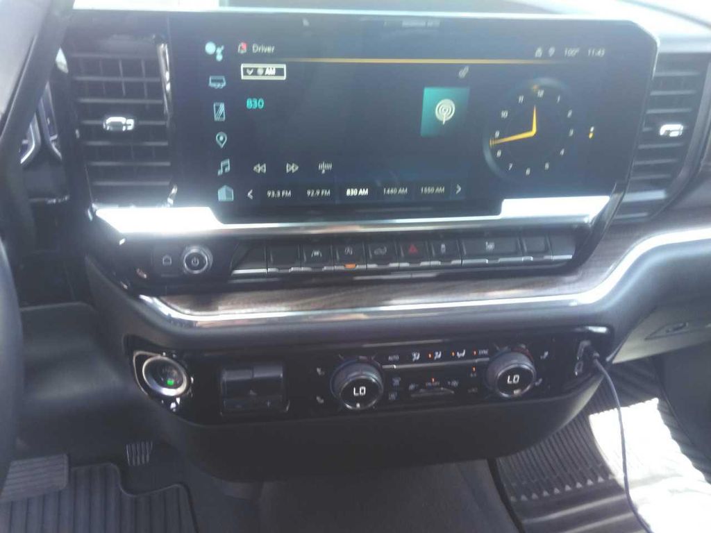 2025 Chevrolet Silverado 1500 LT photo 5