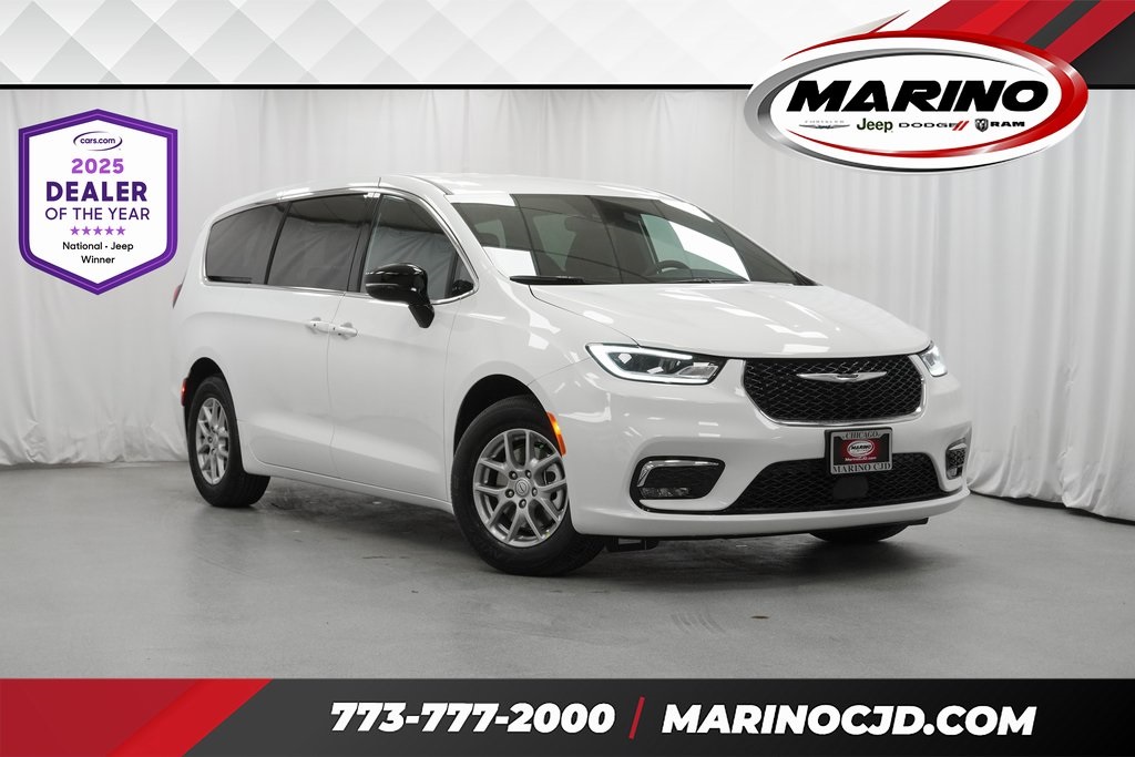 2026 Chrysler Pacifica Select's photo