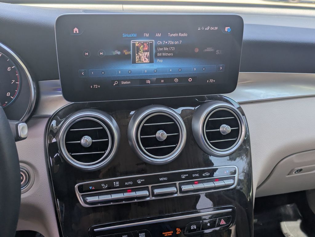 2022 Mercedes Benz GLC 300 photo 21
