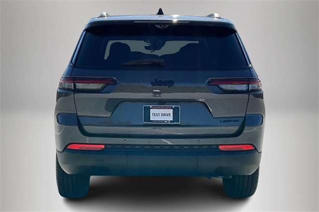 2025 Jeep Grand Cherokee Limited photo 3