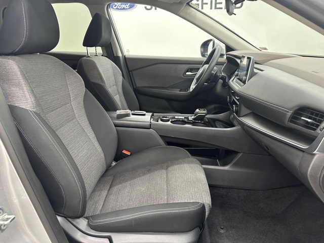 2023 Nissan Rogue SV photo 7