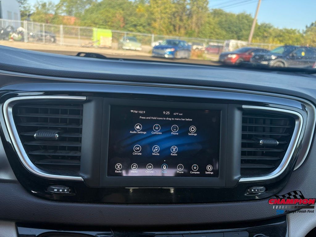 2018 Chrysler Pacifica Touring Plus photo 11