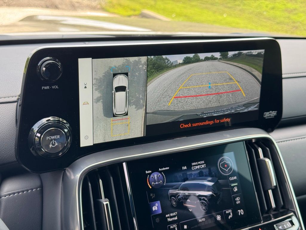 2025 Lexus LX photo 3