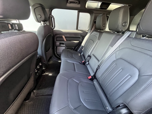 2024 Land Rover Defender 110 X photo 2