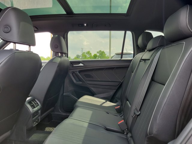 2024 Volkswagen Tiguan SE R-Line Black photo 10