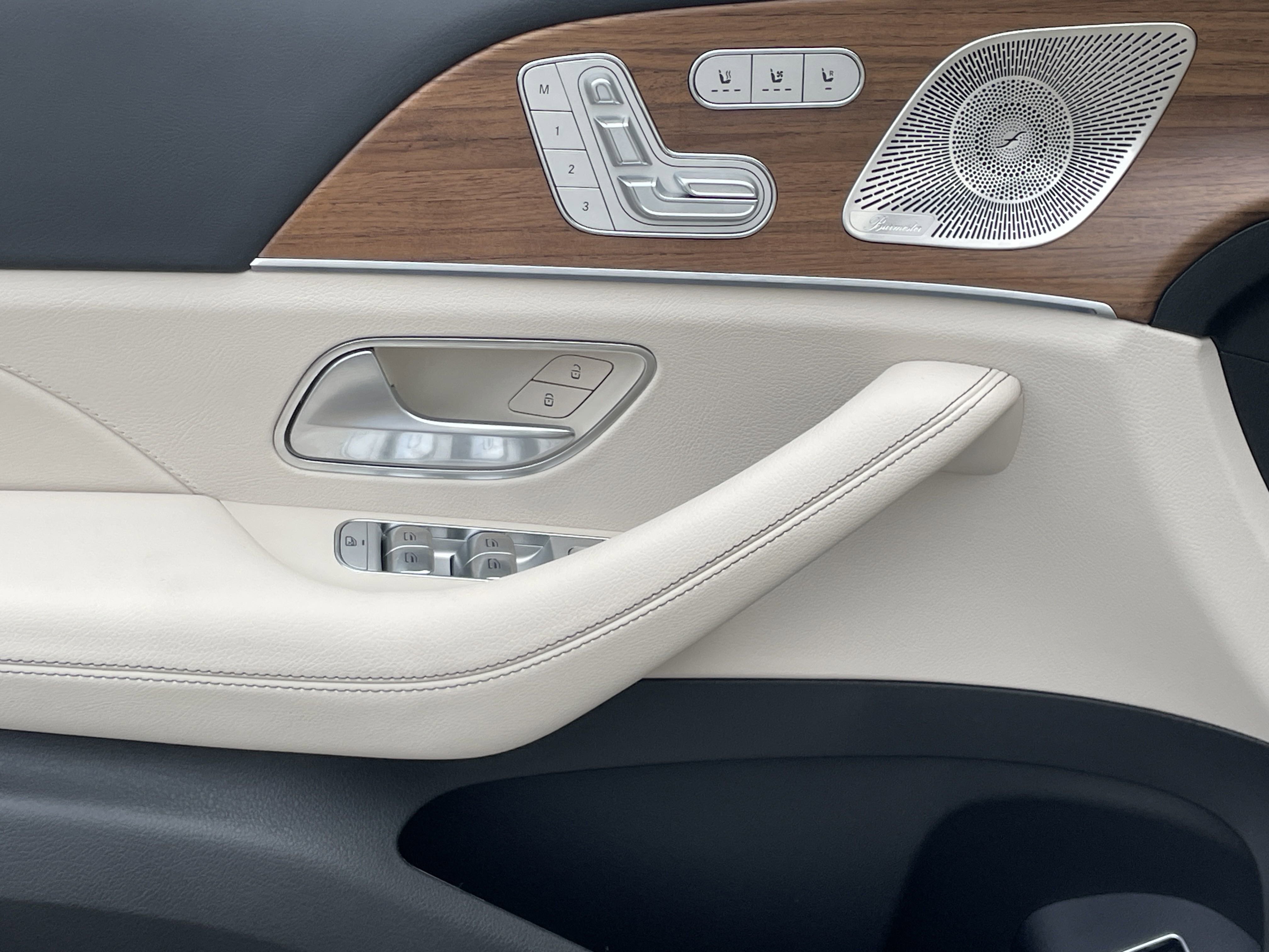 2025 Mercedes Benz GLE 350 4MATIC photo 4