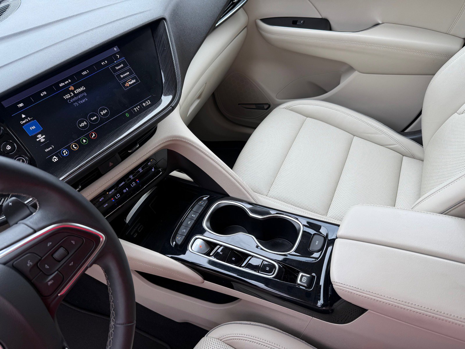 2021 Buick Envision Essence photo 24