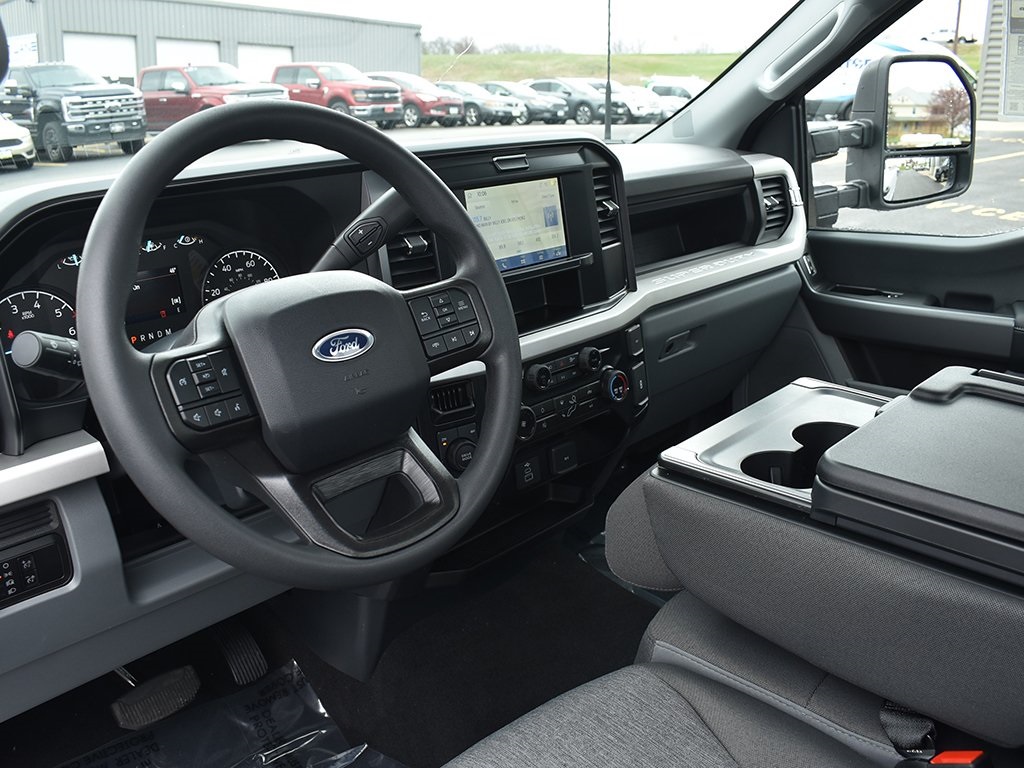2025 Ford F-350 XL photo 4