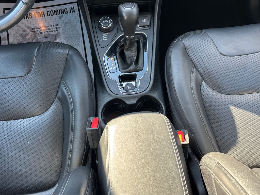2019 Jeep Cherokee Limited photo 18
