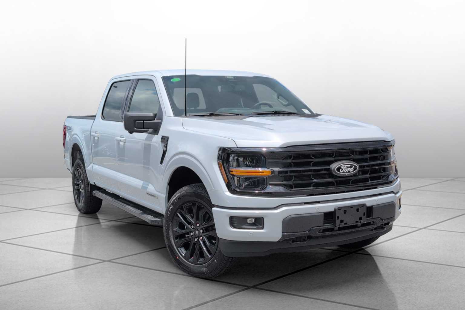 2025 Ford F-150 XLT photo 2