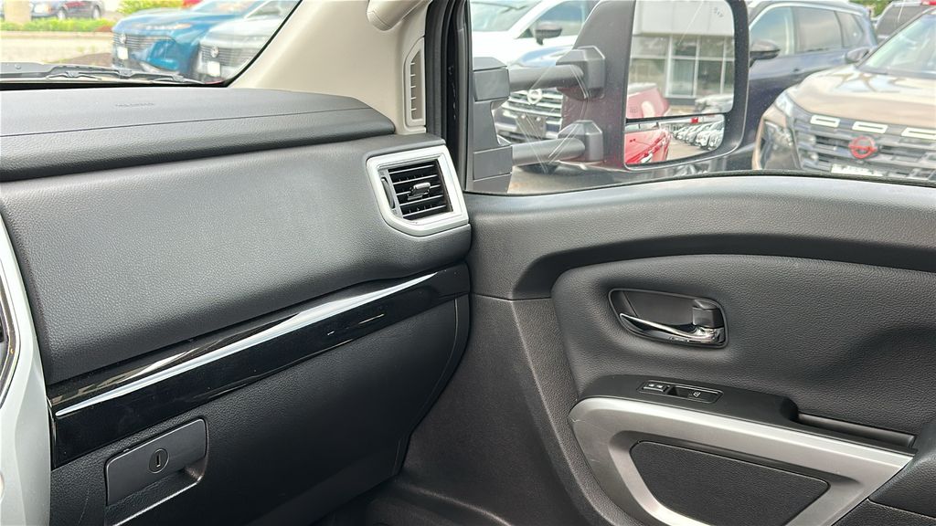 2024 Nissan Titan SV photo 21