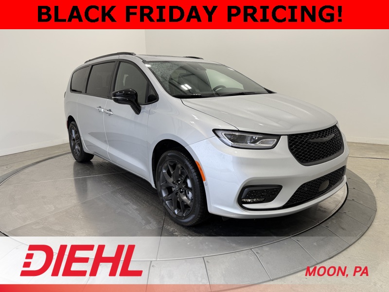 2026 Chrysler Pacifica Limited's photo