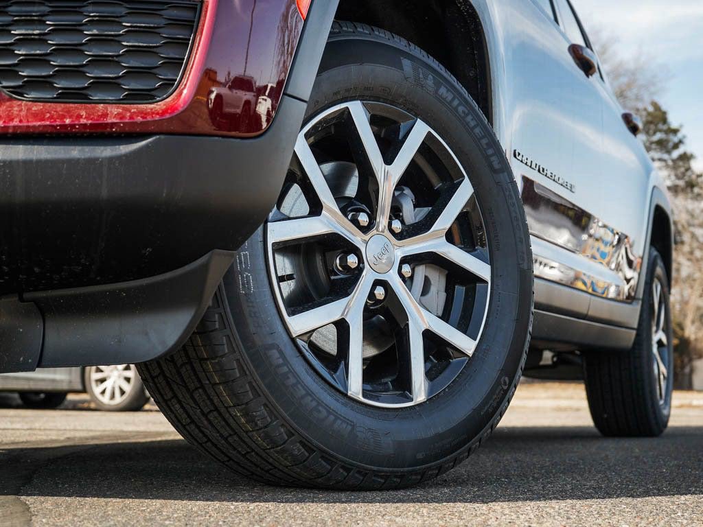 2025 Jeep Grand Cherokee Limited photo 4