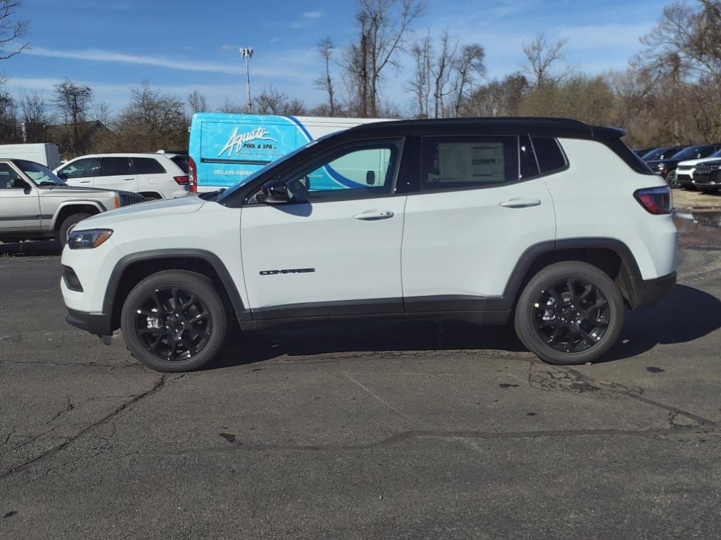 2024 Jeep Compass Latitude photo 4