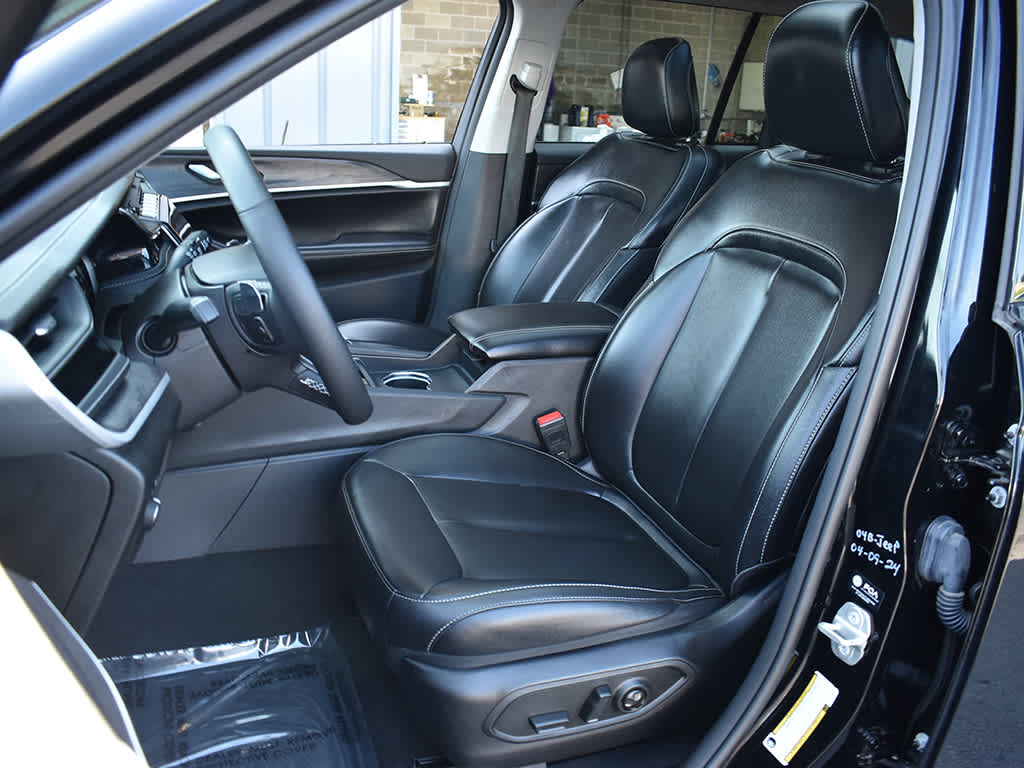 2023 Jeep Cherokee 4xe photo 5