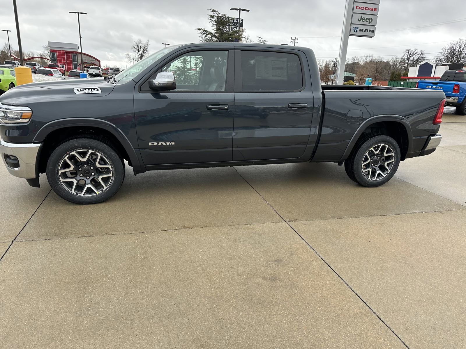 2025 Ram 1500 Laramie photo 4