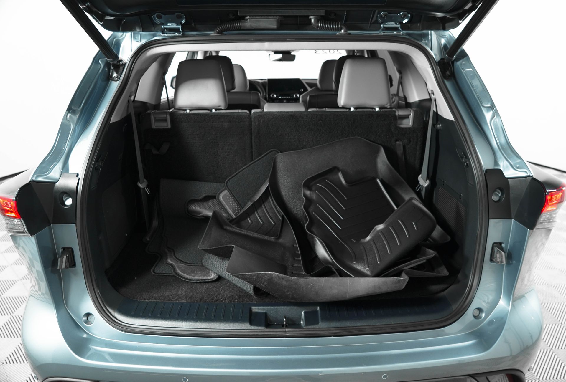 2023 Toyota Highlander L photo 27