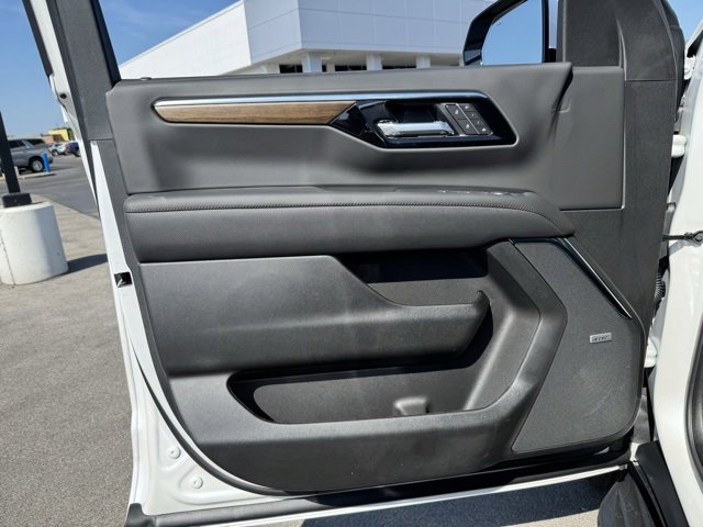2025 Chevrolet Tahoe High Country photo 11