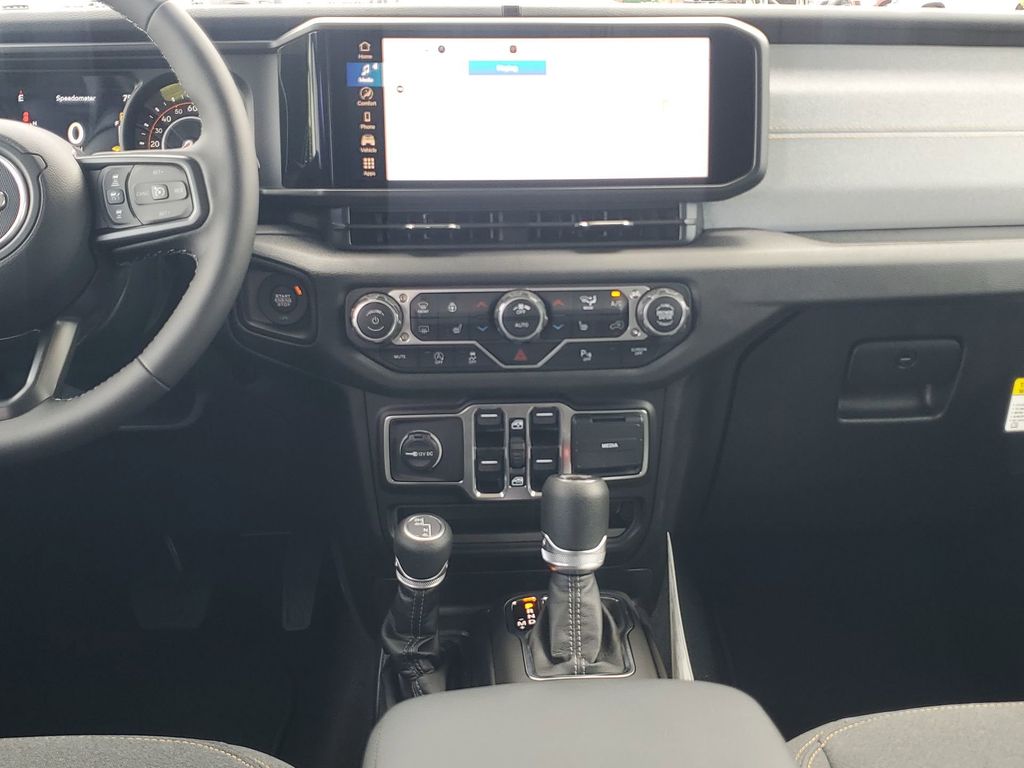 2025 Jeep Wrangler photo 28
