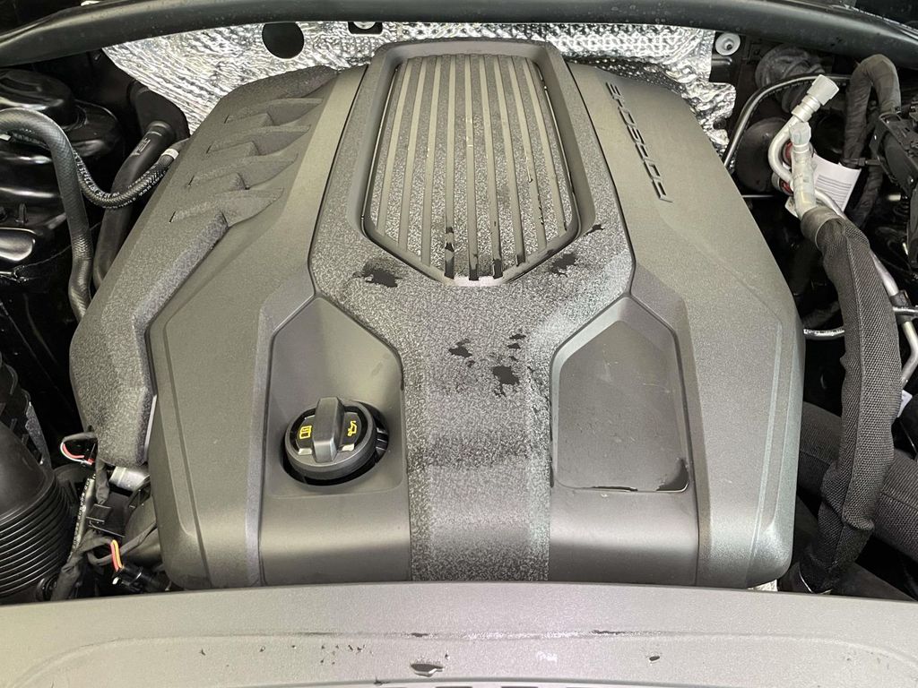 2024 Porsche Macan T photo 16
