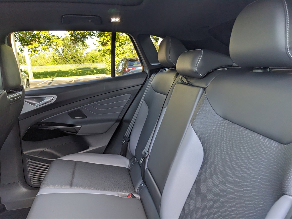 2025 Volkswagen ID.4 Pro Plus photo 15