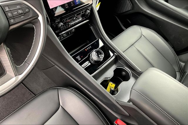 2025 Jeep Grand Cherokee Limited photo 8