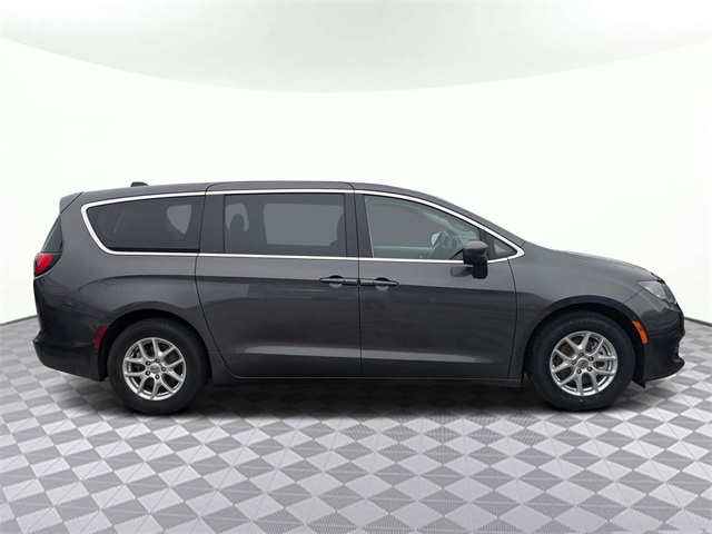 2023 Chrysler Voyager LX photo 2