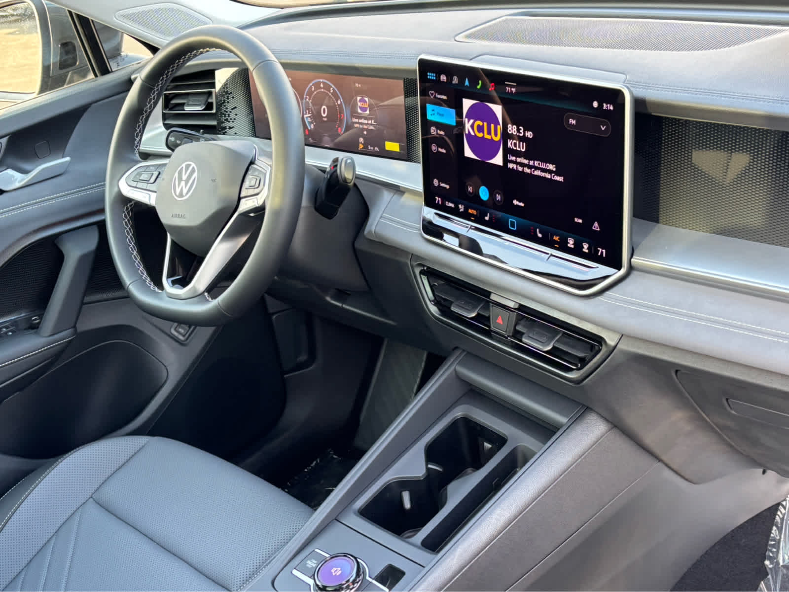 2025 Volkswagen Tiguan SE photo 24