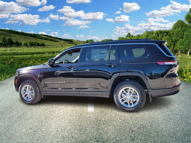 2025 Jeep Grand Cherokee Laredo X photo 3