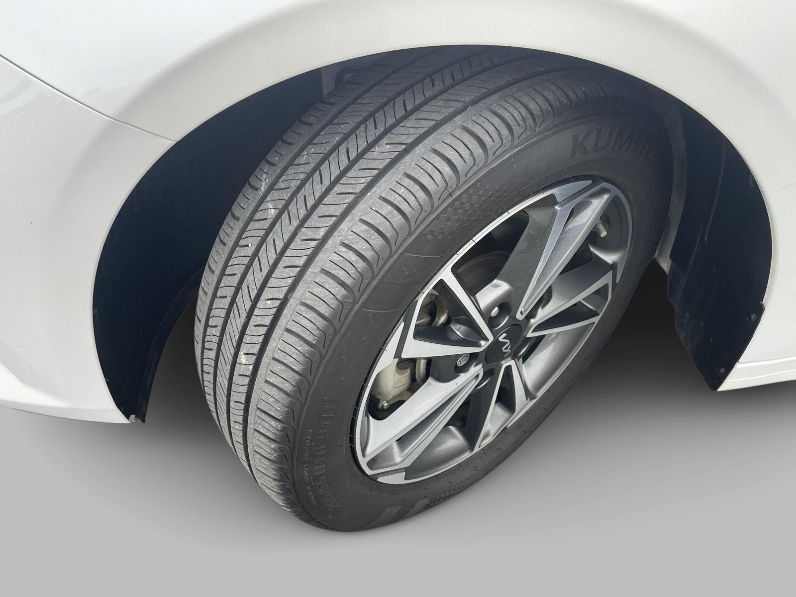 2023 Kia Forte LXS photo 4