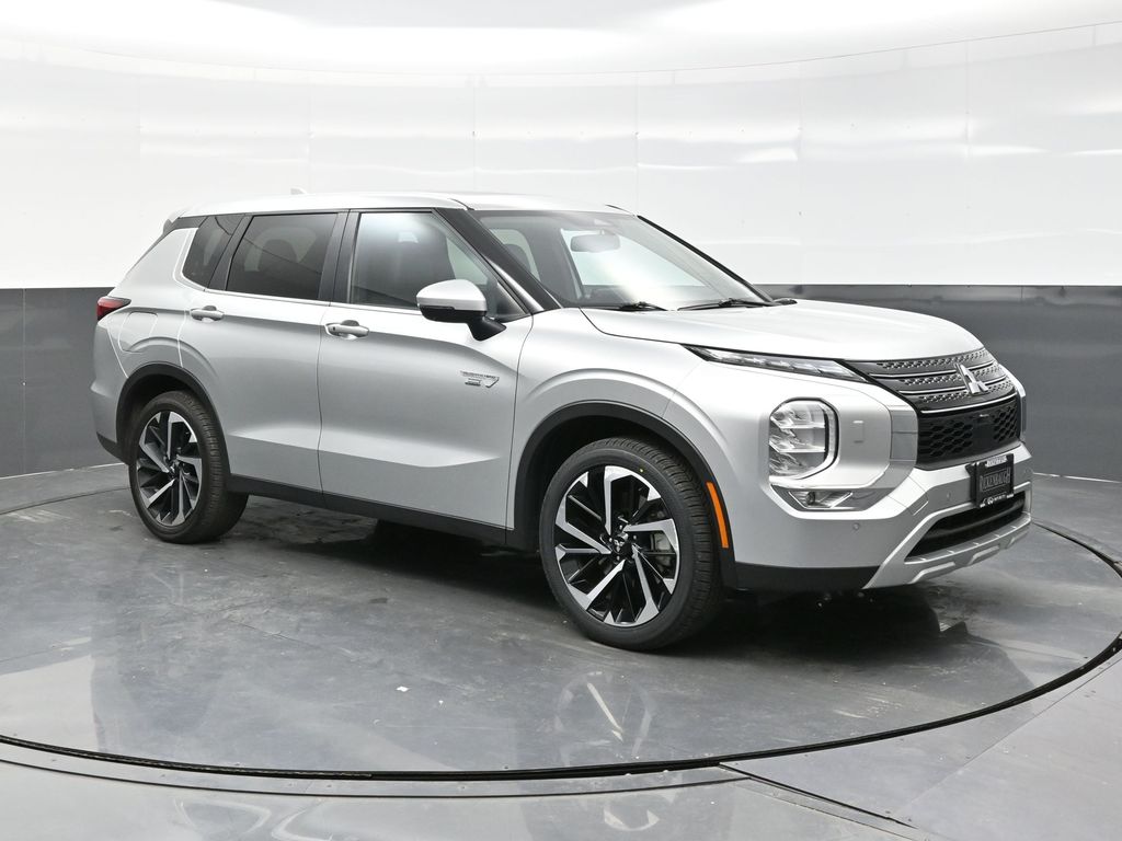 2024 Mitsubishi Outlander Plug-in Hybrid SE's photo